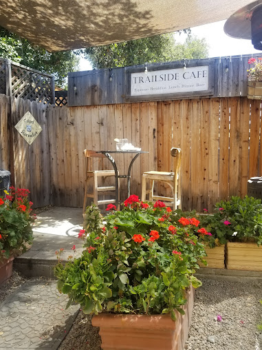 Photo Trailside Cafe Beer Garden - 11