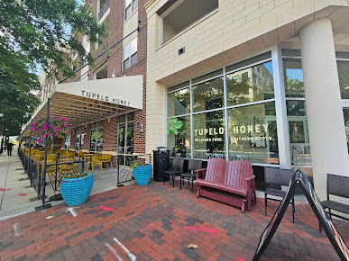 Photo Tupelo Honey Southern Kitchen & Bar - 15
