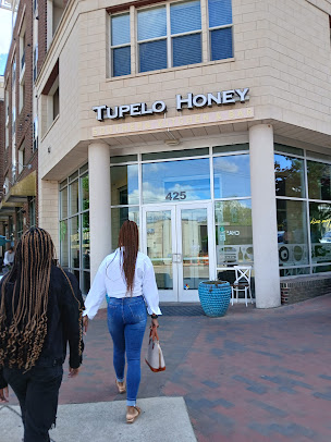 Photo Tupelo Honey Southern Kitchen & Bar - 17