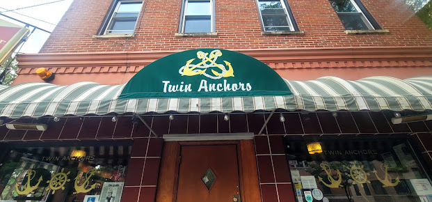 Photo Twin Anchors Restaurant & Tavern - 15
