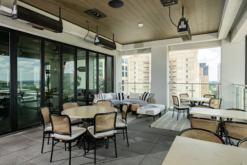 Photo Urban Oak Rooftop Bar & Lounge - 11
