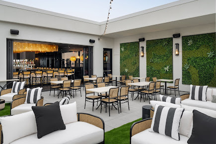 Photo Urban Oak Rooftop Bar & Lounge - 7