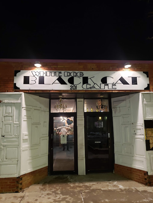 Photo White Dog Black Cat Cafe - 17