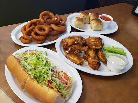 Photo Wings N Pies Willimantic - 7