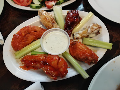 Photo Wings N Pies Willimantic - 8
