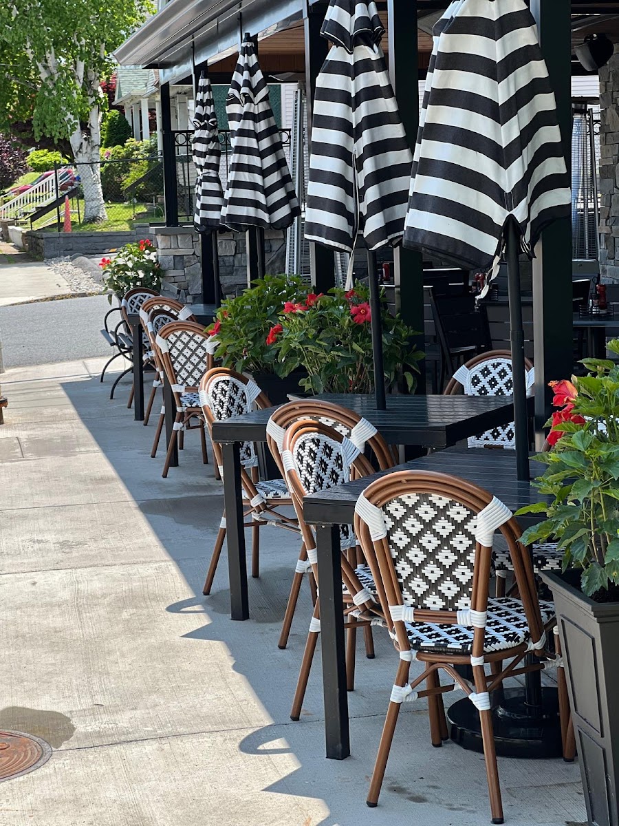 Farr Street Tavern