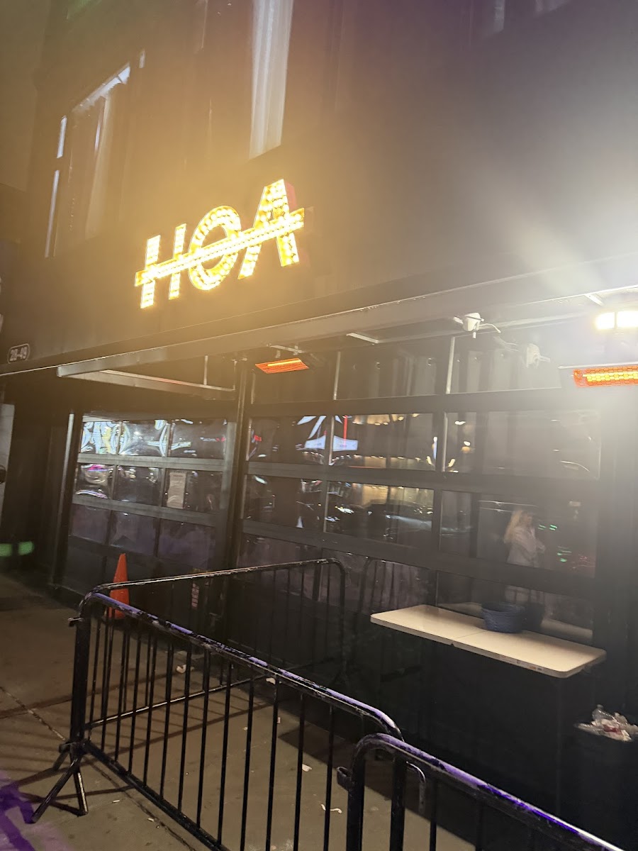 Hoa Restaurant And Lounge