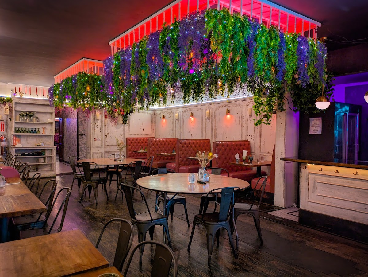 La Diáspora Bar & Restaurant