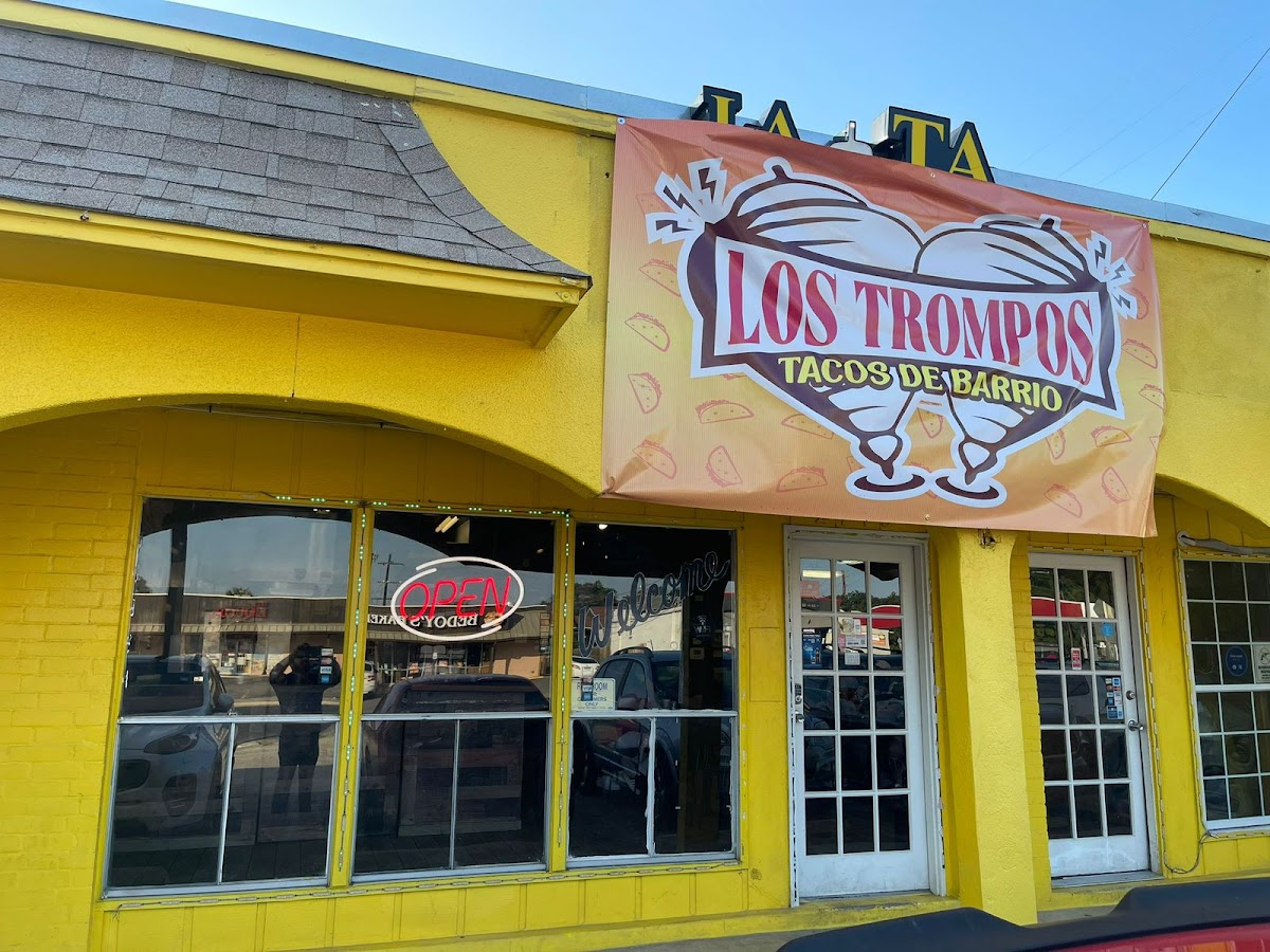 Los Trompos Tacos De Barrio