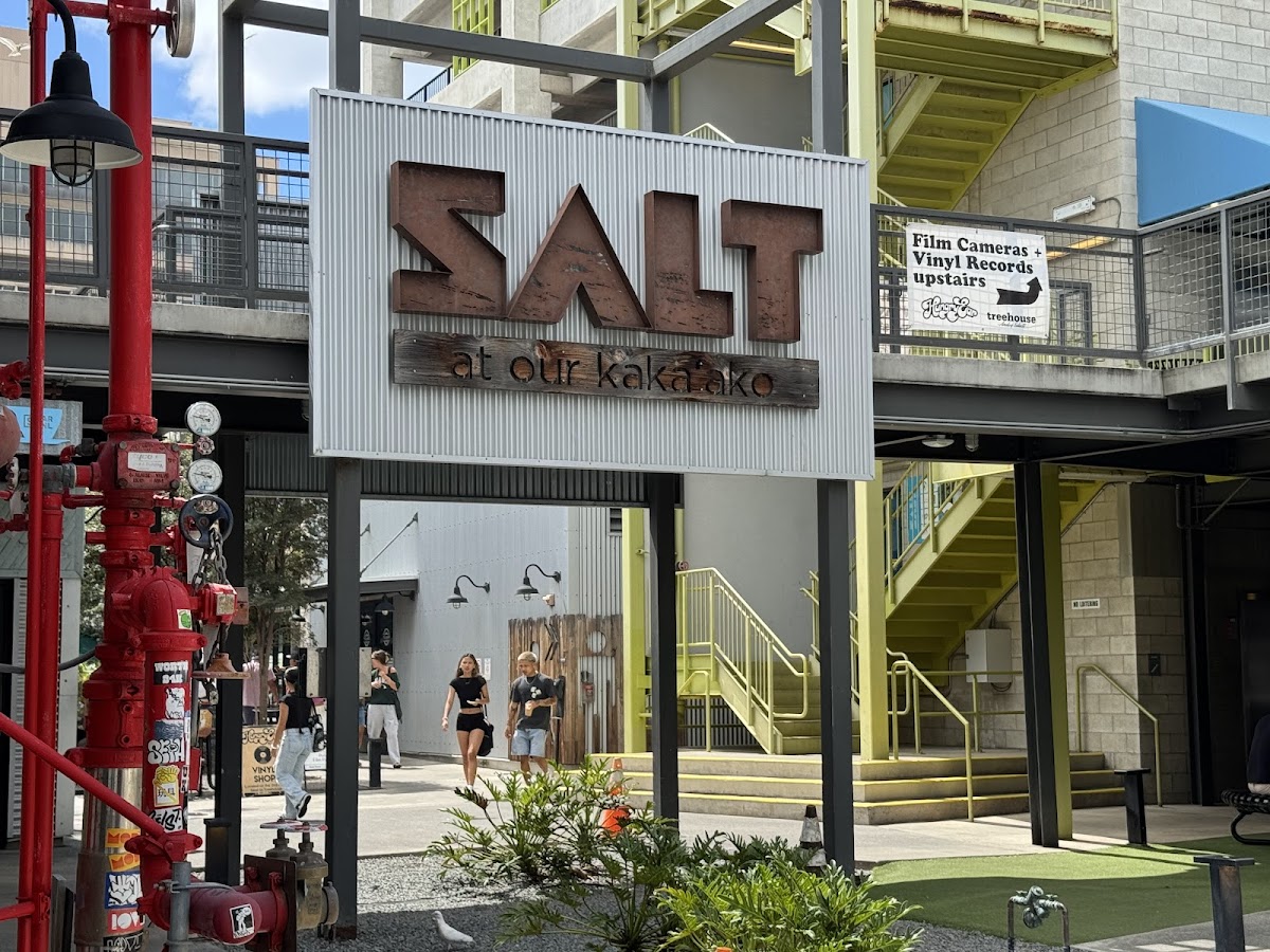 Pioneer Saloon Kakaako