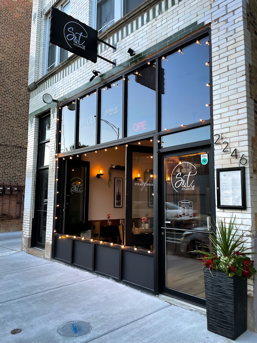 S & T Steakhouse