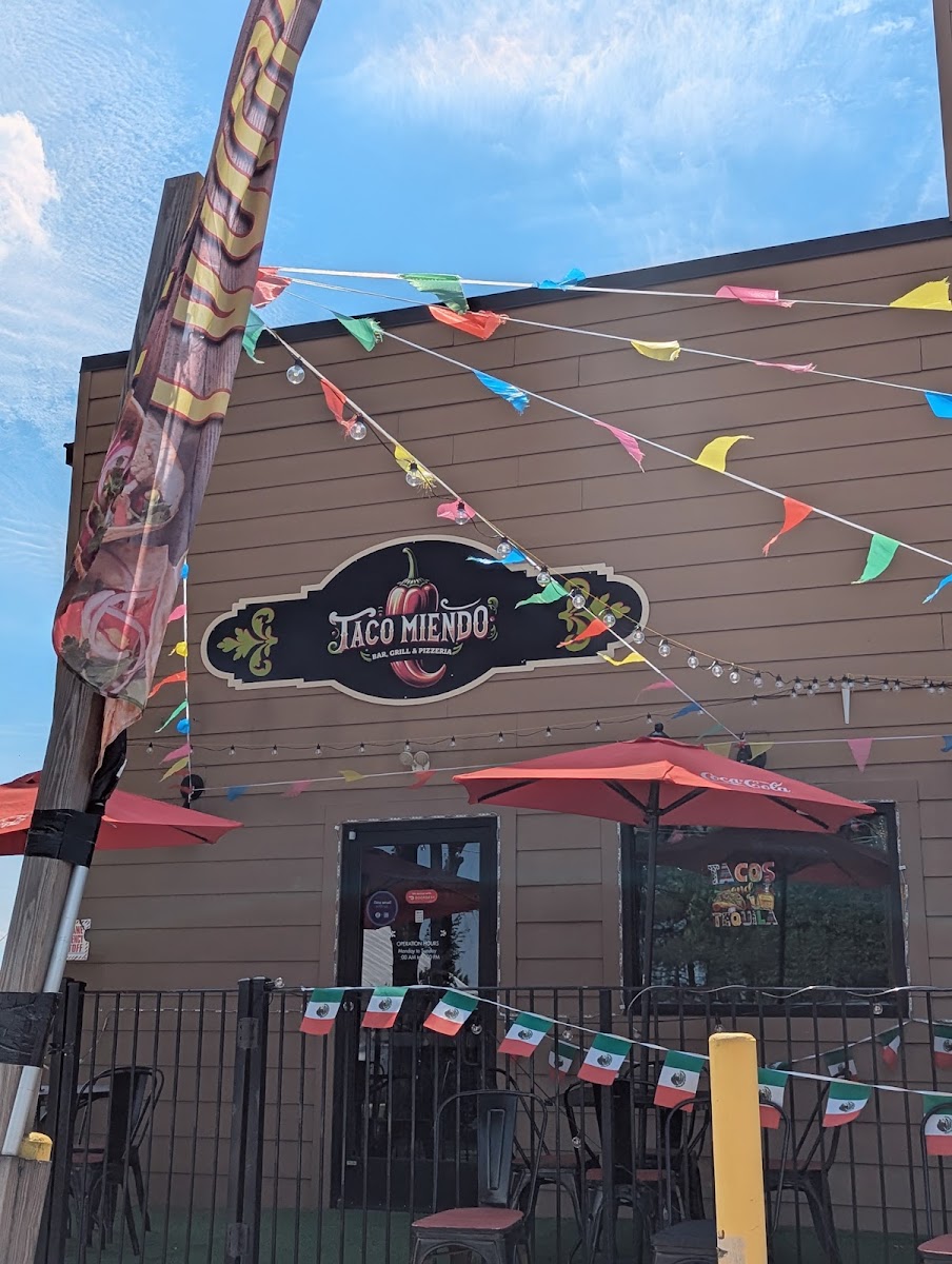 Taco Miendo Bar, Grill, & Pizzeria
